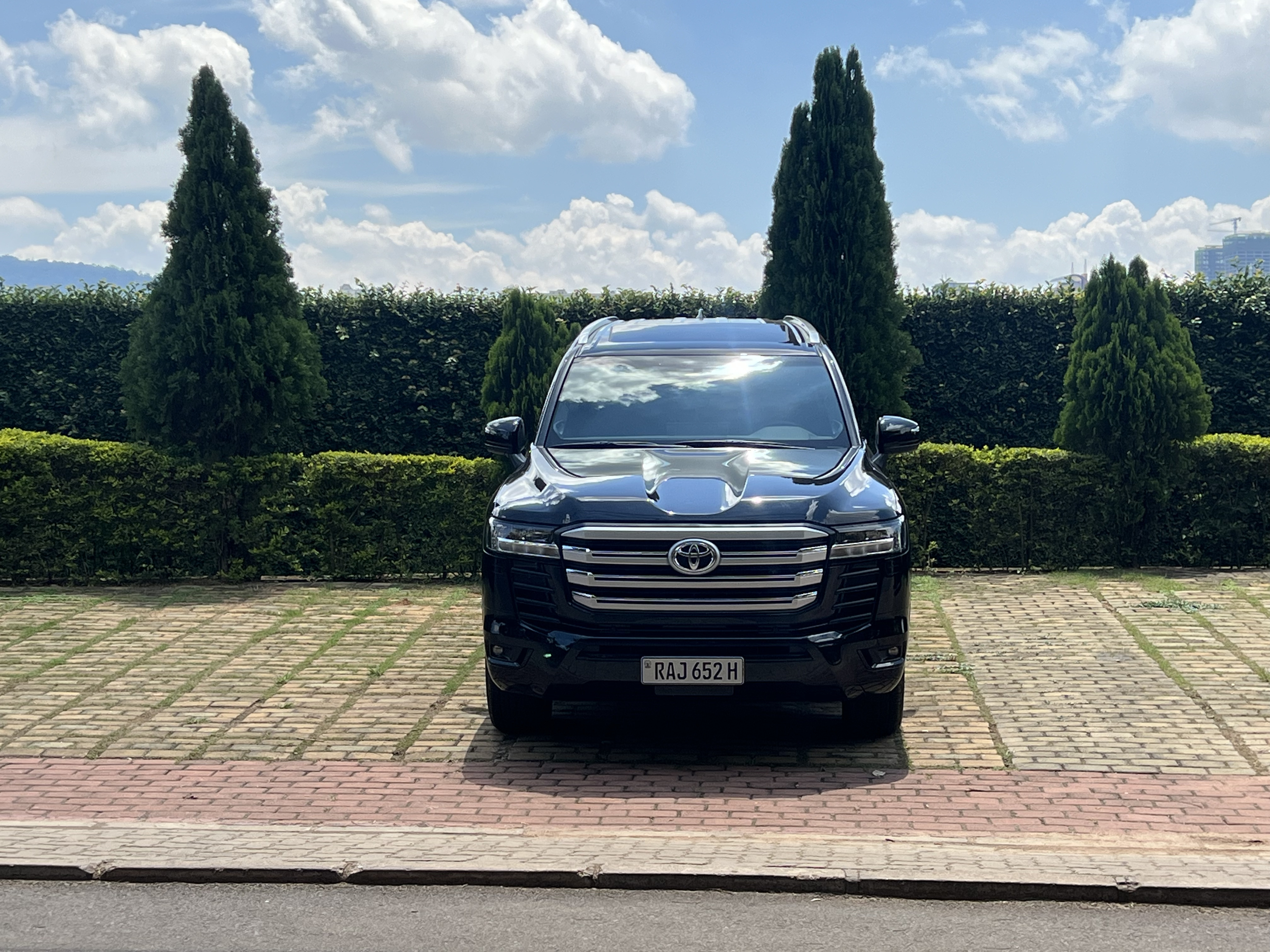 Toyota Land Cruiser 300